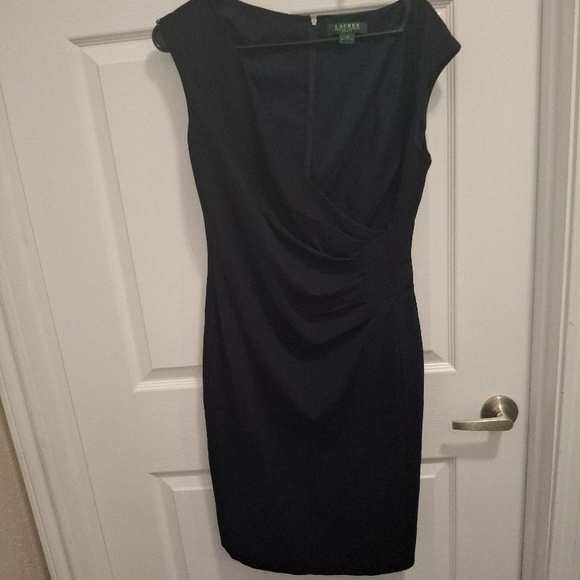 LAUREN Ralph Lauren Size 10 Black V-Neck Ruched Elegant Sheath Dress - Picture 1 of 10